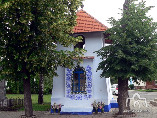 Kaplička v Louce